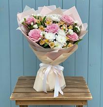 Букет цветов из:  Гвоздики, Орхидеи и Розы #REPLACE_PRED# Мамонах