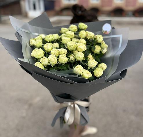 Букет Белые кустовые розы Солинеро в Мамонах
