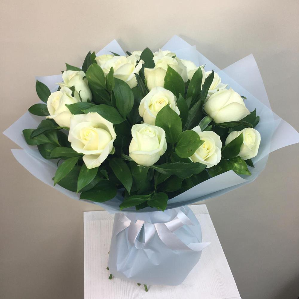 Букет 15 Белых роз Проуд в Мамонах