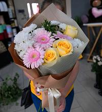 Букет цветов из:  Герберы, Розы и Хризантемы в Мамонах