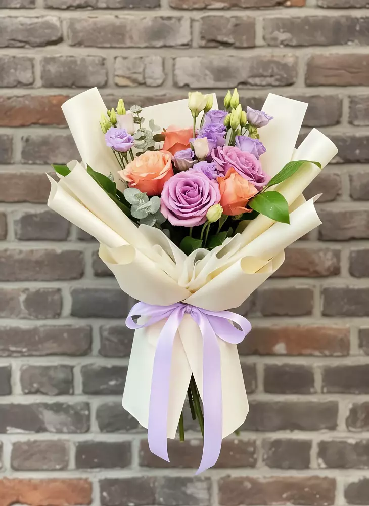 Букет цветов из: Лизиантусы и Розы в Мамонах