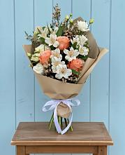 Букет цветов из:  Альстромерии, Лизиантусы, Розы и Хризантемы в Мамонах