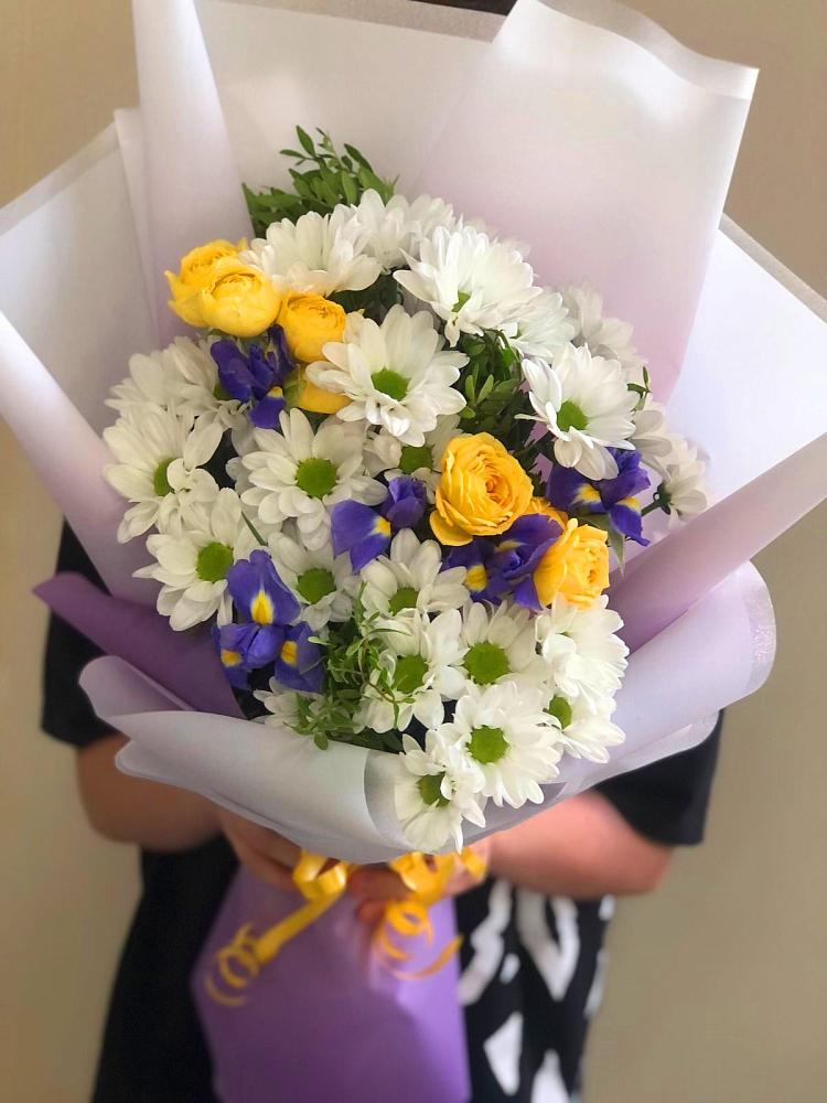 Букет цветов из: Ирисы, Хризантемы и Розы в Мамонах