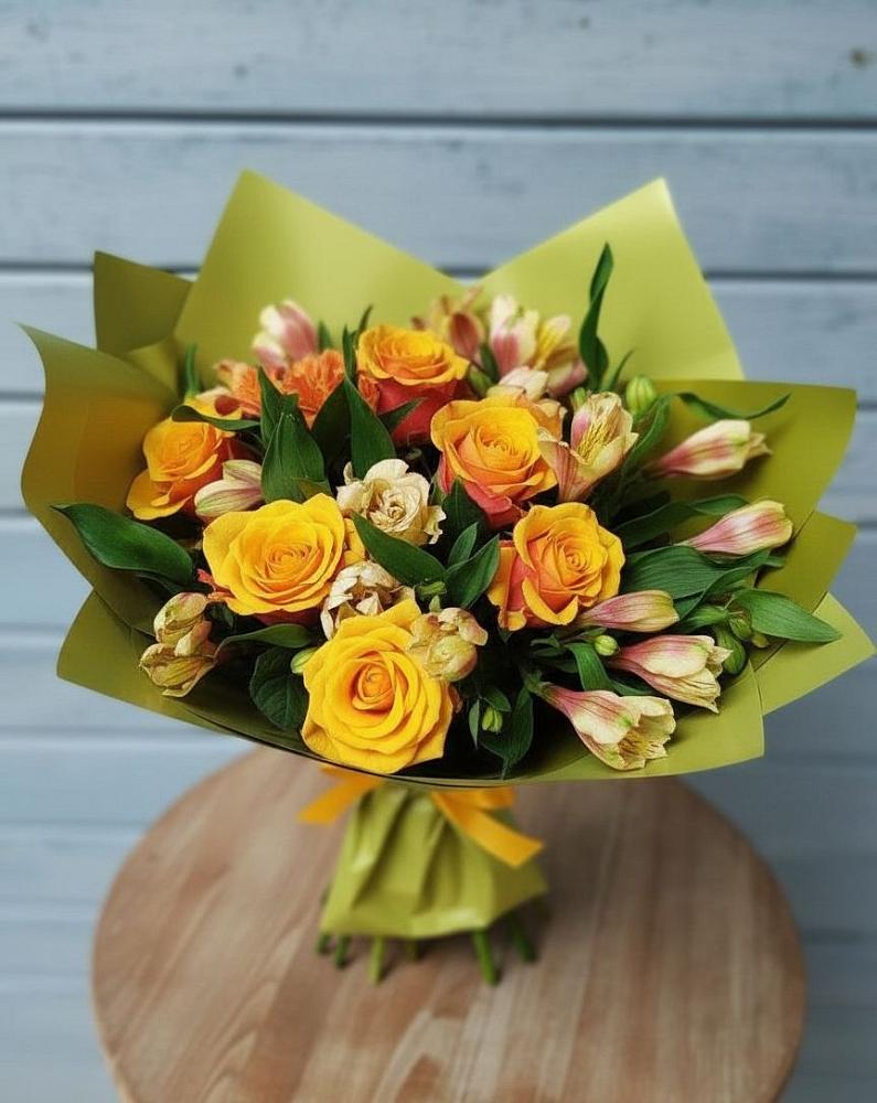 Букет цветов из: Альстромерии и Розы в Мамонах