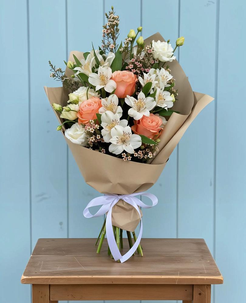 Букет цветов из: Альстромерии, Лизиантусы, Розы и Хризантемы в Мамонах
